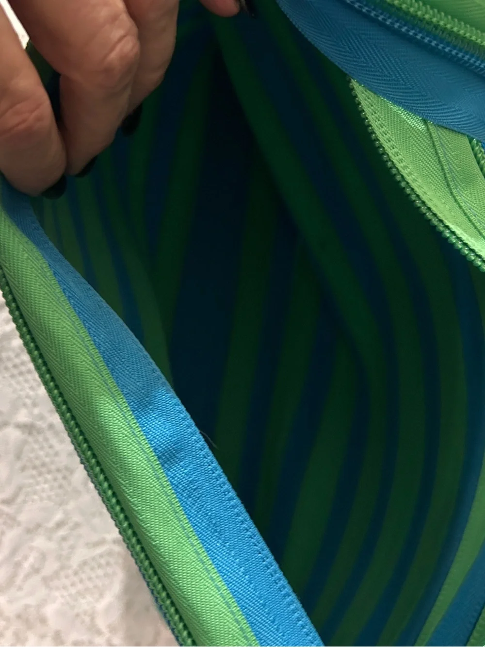ZIP IT Green & Blue ZIPPER Shoulder Bag with Adjustable Strap FREE BAG CHARM - Picture 10 of 11
